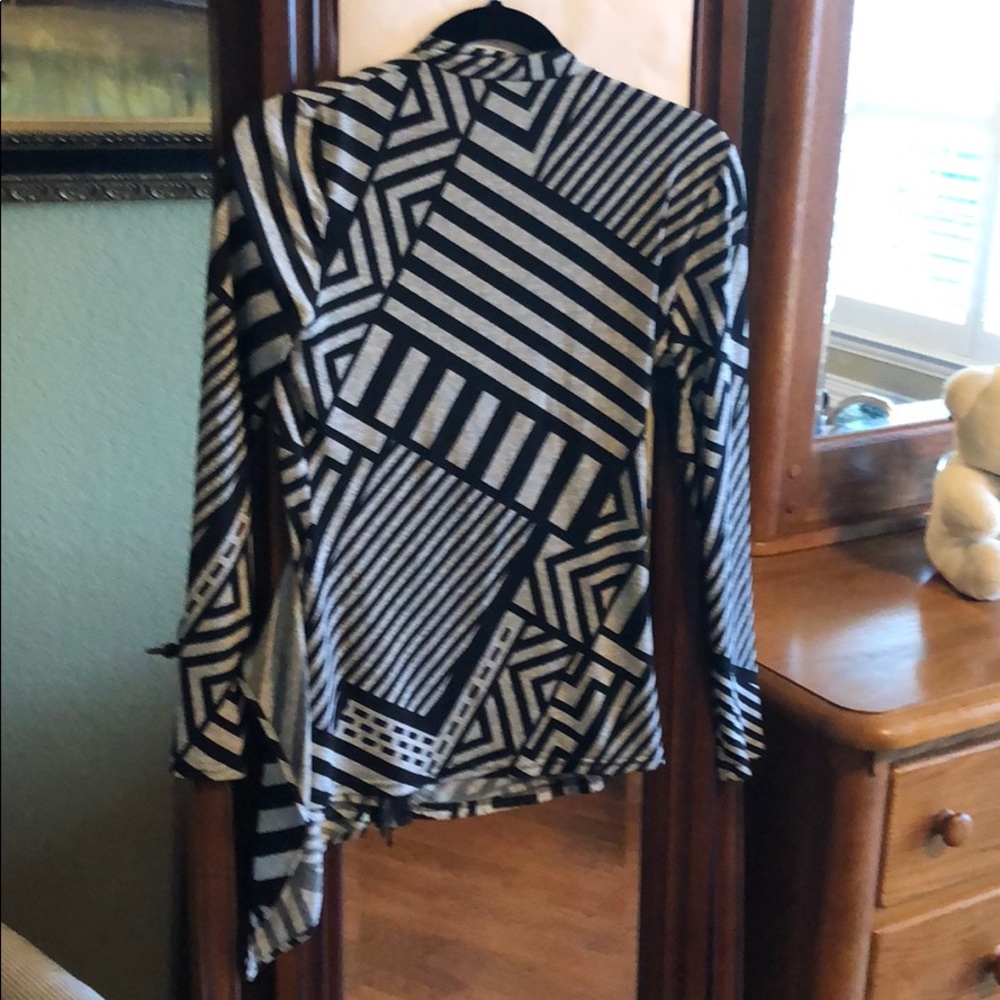 Joseph Ribkoff blouse - Picture 2 of 2